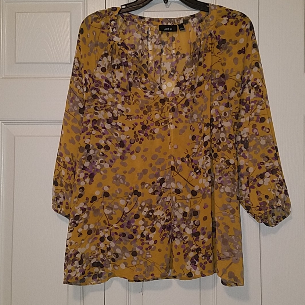 👀 Apt 9 yellow blouse